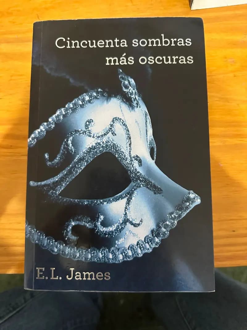 Portada de Cincuenta Sombras mas Oscuras