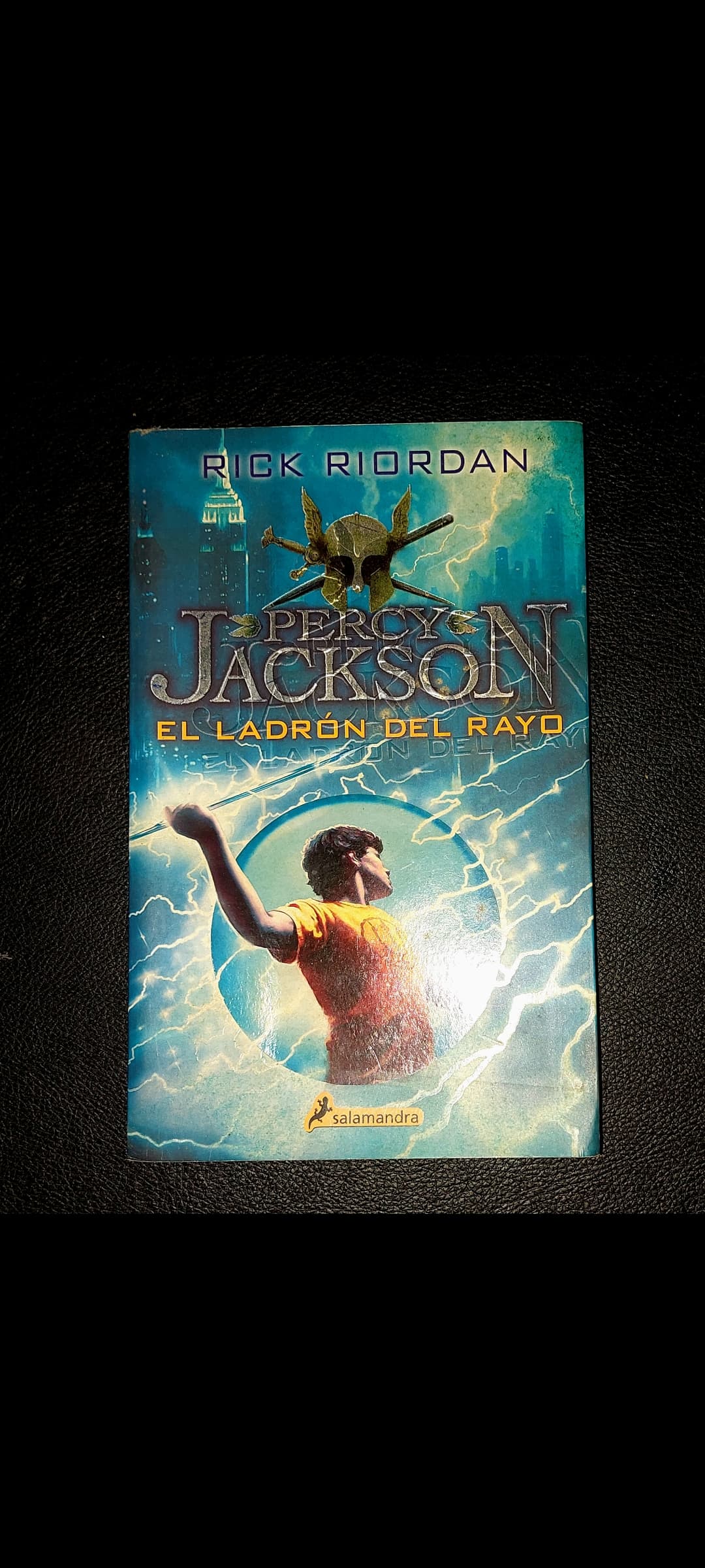 Portada de Percy Jackson El Ladron del Rayo