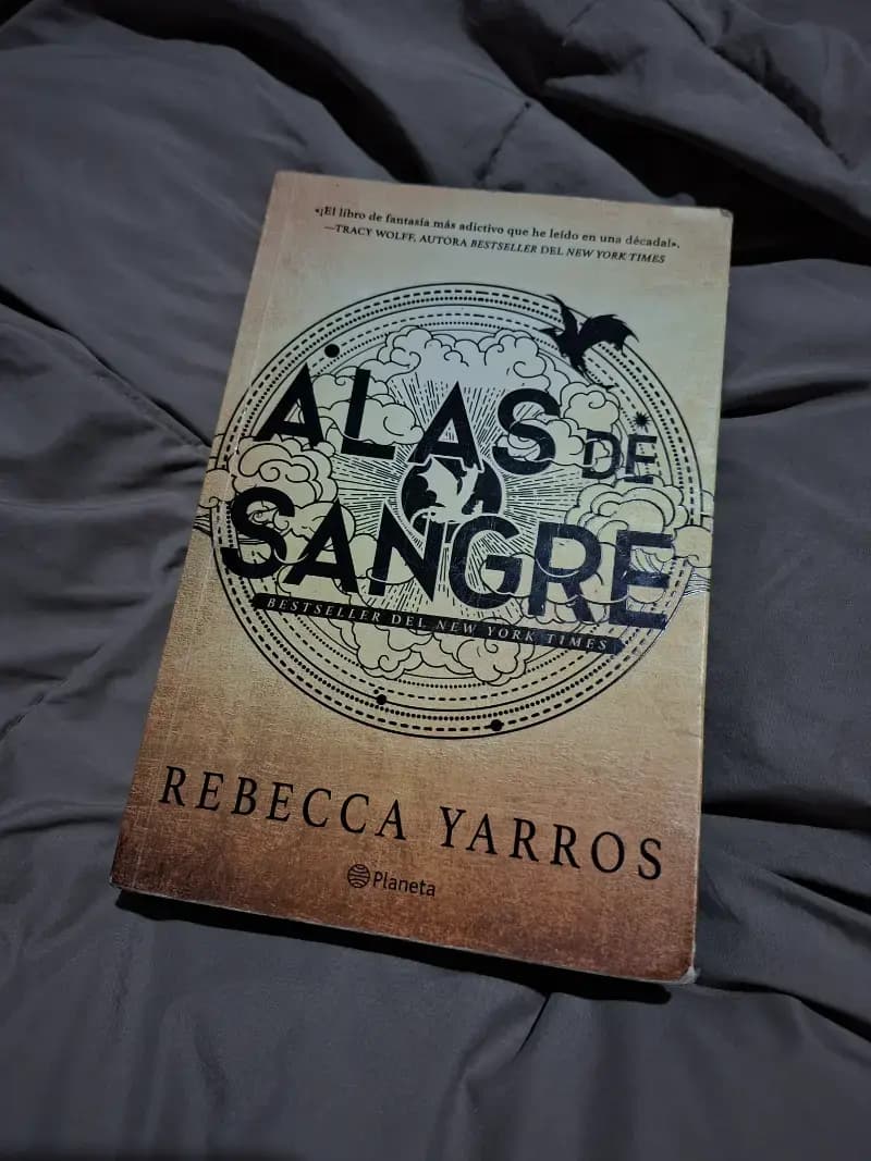 Portada de Alas de Sangre (Empíreo 1)